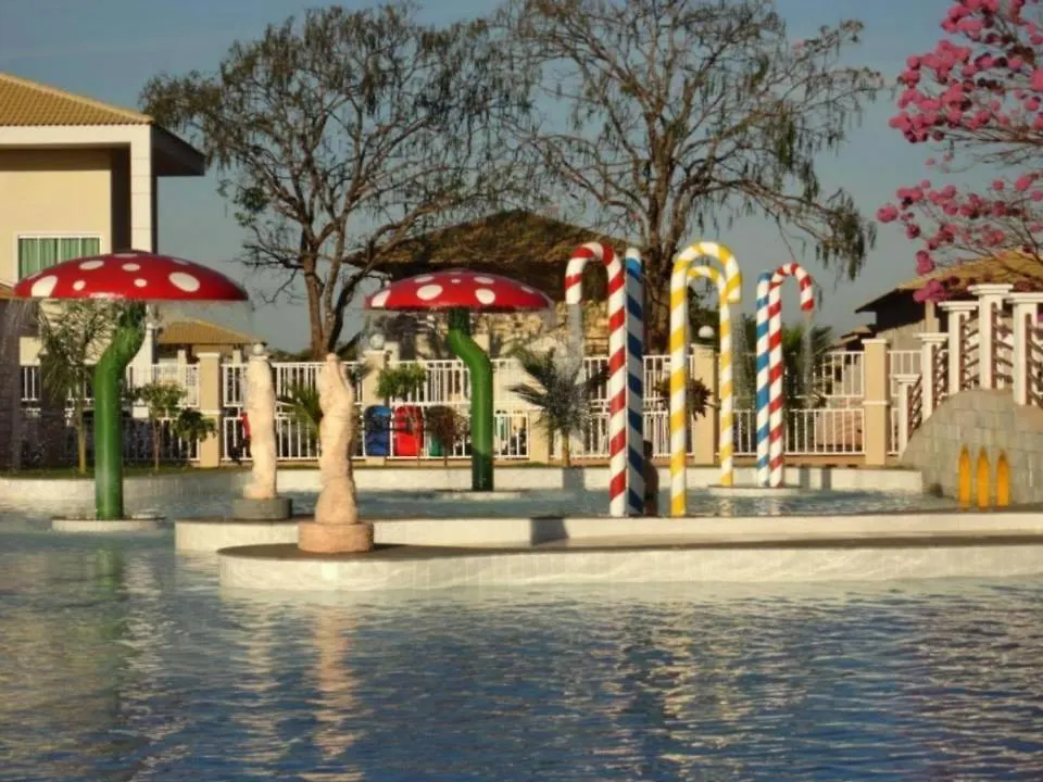 Lacqua diroma com fogão, geladeira, micro-ondas, Park aquático 24h, acomoda até 5 pessoas Caldas Novas 0*,