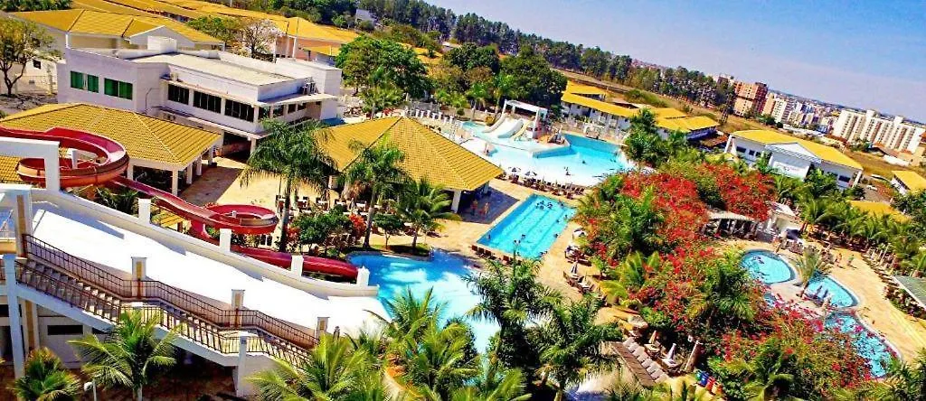 Lacqua diroma com fogão, geladeira, micro-ondas, Park aquático 24h, acomoda até 5 pessoas Caldas Novas